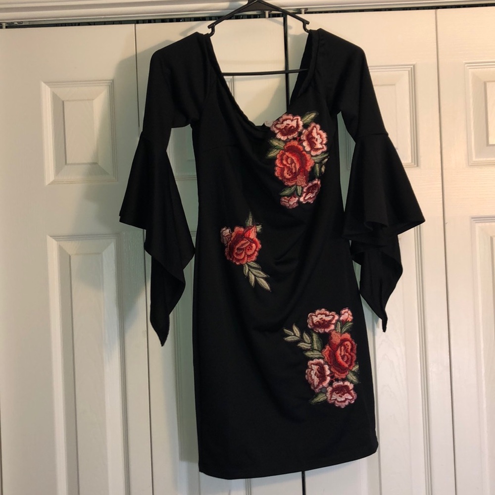 VENUS Medium Off the Shoulder Flower Dress NWOT